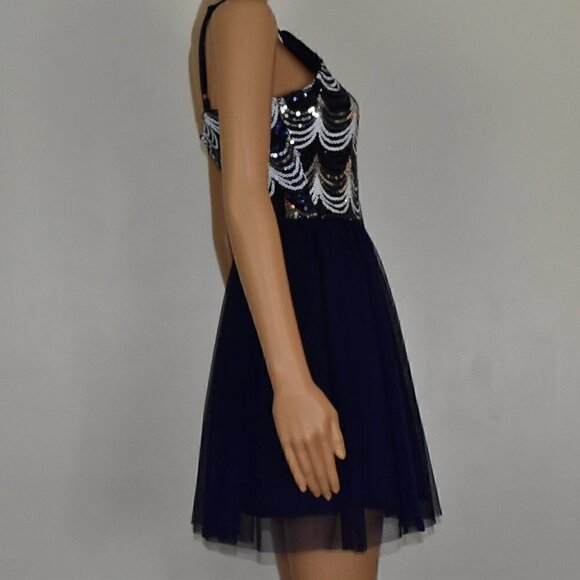 As U Wish Short Spaghetti Strap Sequin Bodice Size 5, Prom Dress - Picture 9 of 16